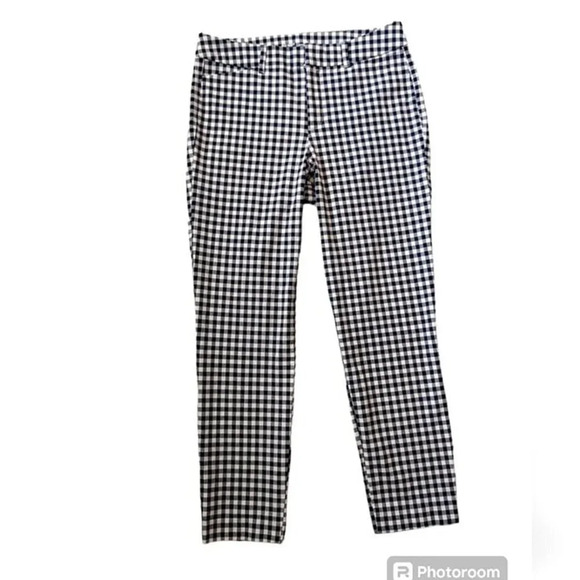 Old Navy Pants - Old Navy pixie high rise plaid black white Ankle pants SZ 8